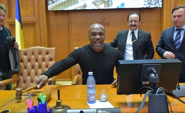 Mike Tyson a vizitat Palatul Parlamentului