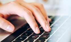 Persoanele vârstnice, o țintă atractivă pentru infractorii cibernetici (studiu)