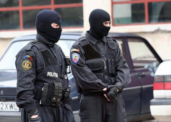 Argeș: Percheziții într-un dosar penal privind eliberarea de documente medicale false