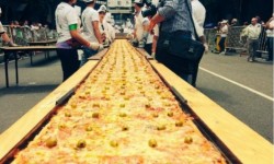 O pizza cu o lungime de 500 de metri a fost preparată la Buenos Aires