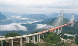 VIDEO China a inaugurat cel mai înalt pod din lume