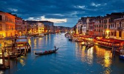 ITINERARII TURISTICE Aflux masiv de turiști la Veneția, dar tot mai puțini locuitori