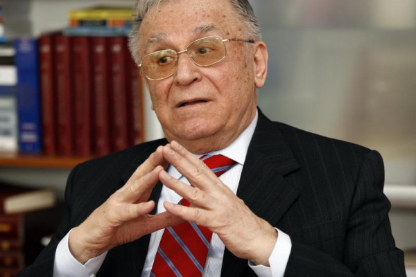 Membrii Asociației ’21 Decembrie 1989′ cer o confruntare directă cu Ion Iliescu în dosarul Revoluției