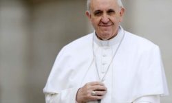 Papa Francisc a intrat într-un magazin din Roma pentru a-și cumpăra pantofi ortopedici