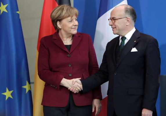 Parisul și Berlinul vor o soluție pozitivă pentru Grecia în problema datoriei (Cazeneuve)