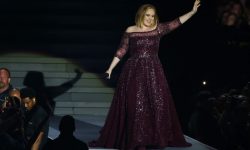 Adele mărturisește în timpul unei concert la Brisbane că s-a căsătorit