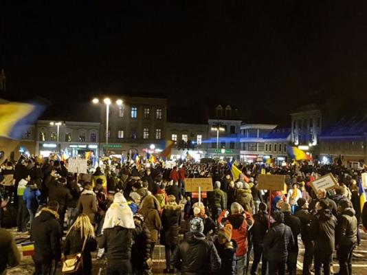 Aproximativ 500 de persoane au protestat în Cluj-Napoca, Brașov, Galați și Oradea – grupaj