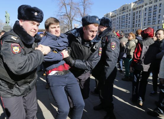 VIDEO UE cere Rusiei să îi elibereze ”fără întârziere” pe manifestanții arestați