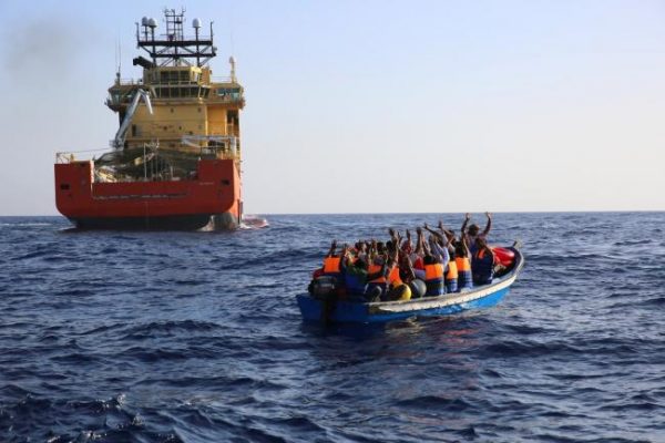 Polițiștii de frontieră români au mai salvat 46 de sirieni în apele Mării Egee