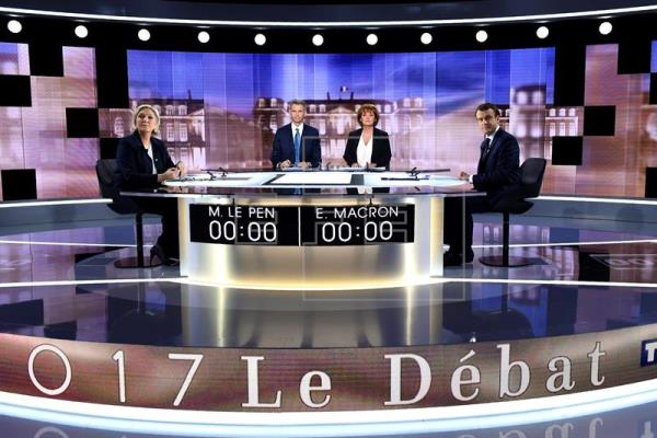 Dezbatere prezidențială în Franța: Macron, considerat “mai convingător” decât Le Pen (sondaj)