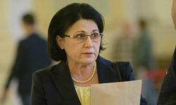 Andronescu: Se renunţă la ideea de manual unic; noua metodologie pentru elaborarea manualelor pune accent pe calitate