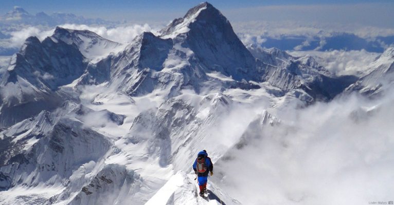 China va curăţa Everestul de cadavrele alpiniştilor care au murit la peste 8.000 de metri altitudine