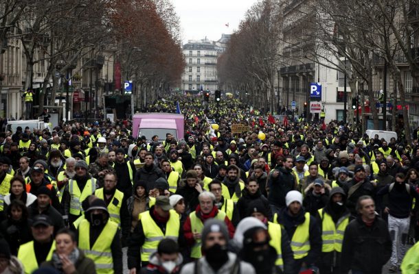 “Marea dezbatere naţională”, propusă de Macron pentru dezamorsarea crizei “vestelor galbene”, începe în Franţa