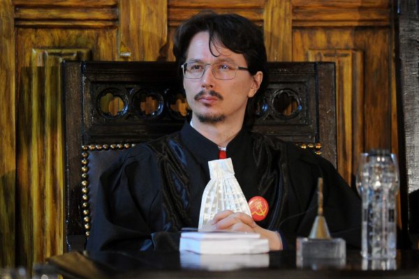 Judecătorul Cristi Danileţ anunţă proteste ale magistraţilor după modelul polonez