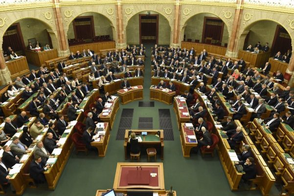 Ungaria: Opoziţia boicotează activitatea parlamentului pentru a protesta împotriva ‘legii sclaviei’