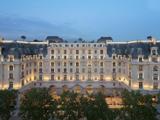 Jaf într-un hotel de cinci stele din Paris; valoarea bunurilor furate, estimată la 350.000 de euro
