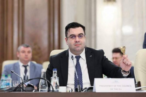 Ministrul Cuc: Ordonanţa privind achiziţiile – necesară pentru ca funcţionarilor ministerului să nu le mai fie teamă să semneze