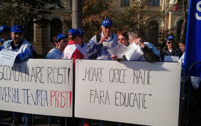 Vâlcea: Sindicaliştii din învăţământ vor cere în instanţă recalcularea sporurilor profesorilor
