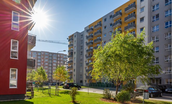 A locuit timp de 10 ani în Madrid, iar banii câștigați i-a investit într-un apartament la Maurer Imobiliare
