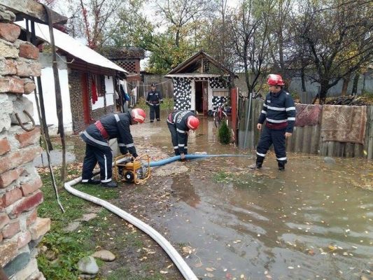 IGSU: În 11 judeţe au fost înregistrate efecte ale fenomenelor meteorologice