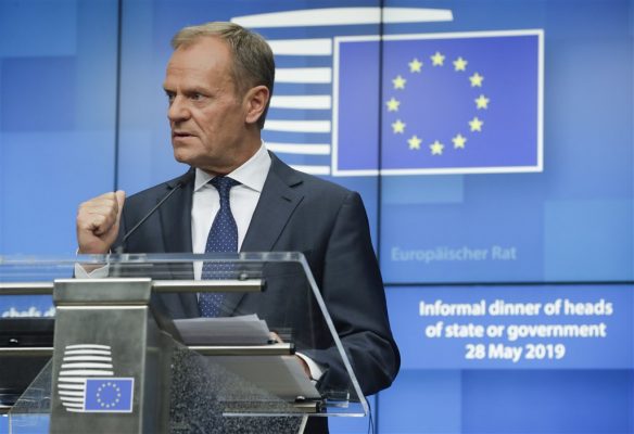 Liderii UE i-au încredinţat lui Donald Tusk mandatul de a găsi un viitor preşedinte al Comisiei Europene