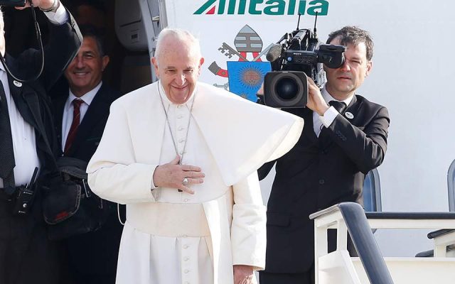 VIDEO Papa în România – Suveranul Pontif a sosit la Bucureşti