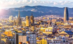 Primăria din Barcelona menţionează posibilitatea introducerii unei taxe pe traficul auto