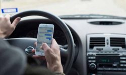 Guvernul a adoptat noi sancţiuni pentru şoferii care folosesc telefonul mobil