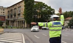 IGPR: Peste 1.000 de autovehicule, depistate de poliţişti în timp ce transportau persoane ilegal
