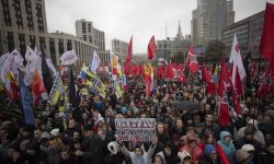 Zeci de mii de moscoviţi cer eliberarea deţinuţilor politici