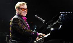 Elton John va susţine două concerte la Barcelona în cadrul turneului său de adio