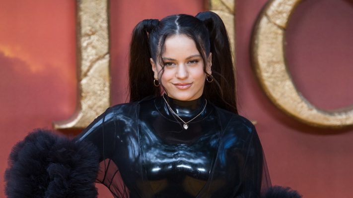 Cântăreaţa spaniolă Rosalia a lansat o nouă piesă agresivă şi cu accente rap, ‘A pale’