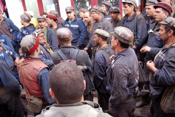Hunedoara: Liderii minerilor care protestează la Paroşeni şi Uricani, invitaţi la Palatul Victoria