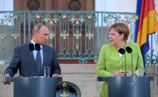 Merkel şi Putin au convenit că estul separatist al Ucrainei trebuie să primească un statut special, anunţă Kremlinul