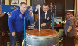 Record mondial – Un bucătar german a preparat cel mai mare bol cu soliancă din lume