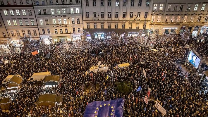 Cehia: 50.000 de manifestanţi au cerut la Praga demisia premierului Andrej Babis