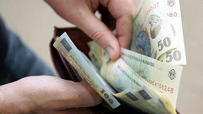 Majorarea accizei la ţigarete, eliminarea plăţii defalcate a TVA, interzicerea cumulului pensiei cu salariul, printre măsurile avute în vedere pentru 2020 (proiect)