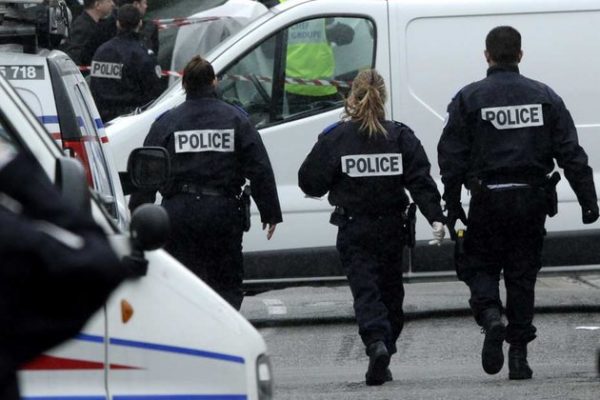 Preşedintele Macron cere reguli noi pentru poliţia franceză