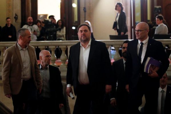 VIDEO Spania: Şase separatişti catalani, eliberaţi temporar din închisoare pentru a se prezenta în faţa parlamentului regional