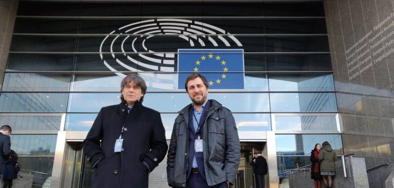 Belgia suspendă cererea de extrădare a Spaniei care îi vizează pe Carles Puigdemont şi Toni Comin