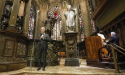 VIDEO Andrea Bocelli a cântat de Paştele catolic în Domul din Milano, fără spectatori