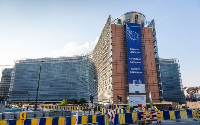 Comisia Europeană propune interzicerea deplasărilor neesenţiale către UE până la 15 mai