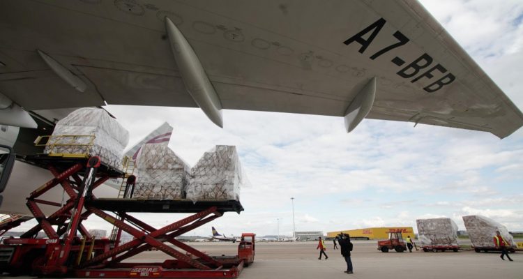 La Comunidad de Madrid recibe su primer avión desde China cargado con 58 toneladas de material sanitario para hospitales por el COVID-19