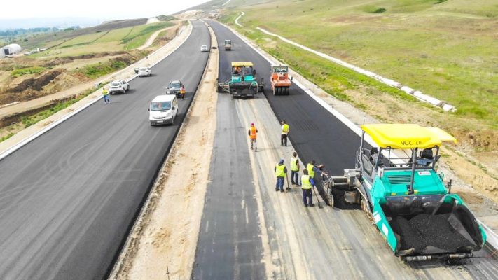 Ministrul Transporturilor: În acest moment, avem 164 de km de şantiere deschise pentru autostrăzi şi drumuri expres