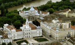 Primăria Arad va oferi gratuit spaţii pentru măsuţe şi umbrele în locul teraselor demolate