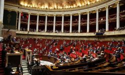 Senatul francez a respins planul guvernului de ieşire din izolare