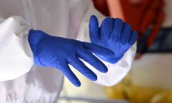 Sute de profesionişti imigranţi din domeniul sanitar vor să muncească în Spania pentru a combate COVID-19