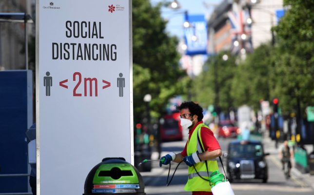 Laureaţi Nobel avertizează că restricţiile ameninţă democraţia şi drepturile omului