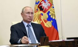 Putin nu exclude posibilitatea de a candida din nou la prezidenţiale dacă îi va permite Constituţia