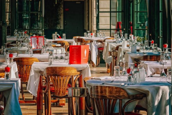 13% dintre barurile, hotelurile şi restaurantele din Spania s-au închis din cauza pandemiei
